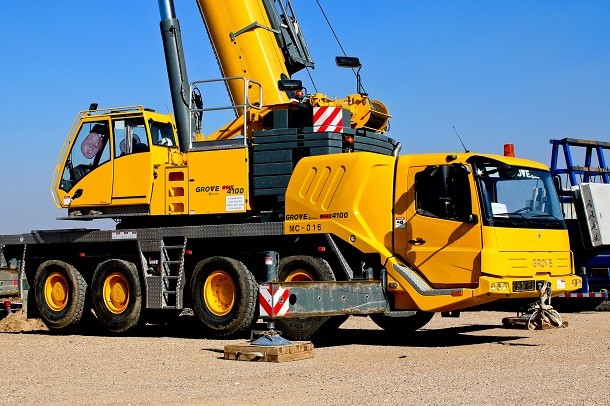 Sécurité sur le chantier : les bonnes pratiques lors de l’utilisation de grues mobiles